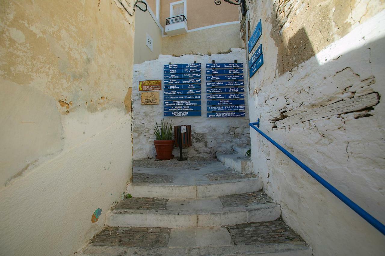 Le Petit Chateau Áno Szírosz Kültér fotó